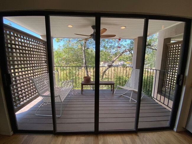 Building Photo - Alamo Heights Gem ~  2 / 2.5 Multi-Level C...