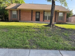 Building Photo - 4013 Newshire Dr