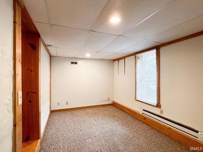 Building Photo - 410 E Hillside Dr