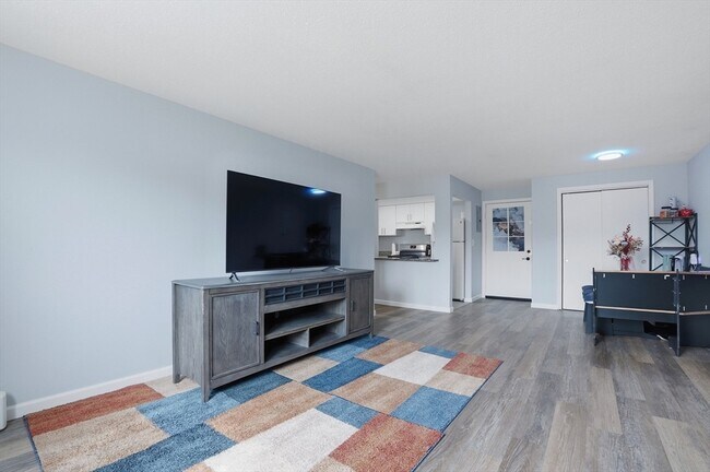 Building Photo - 180 Main St