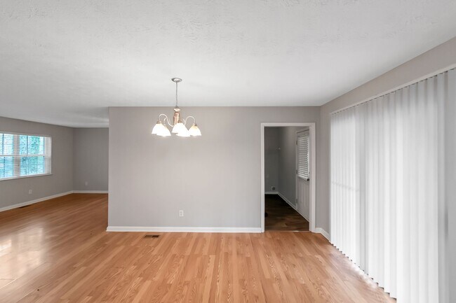 Building Photo - 3653 Chestnut Lake Ct