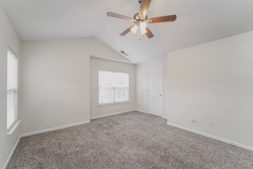 Building Photo - 10142 Old Carolina Dr
