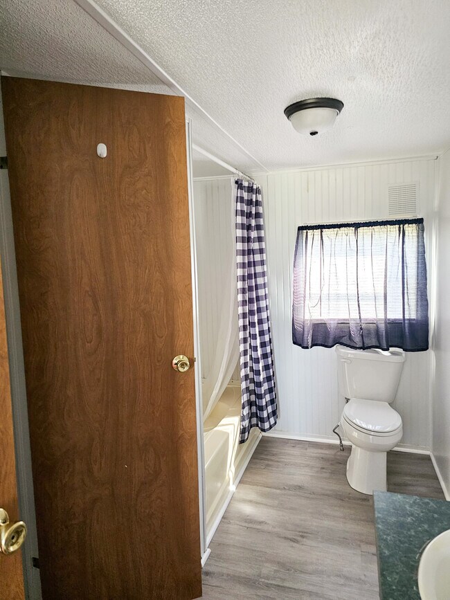 Master bath - 3985 County Road 203
