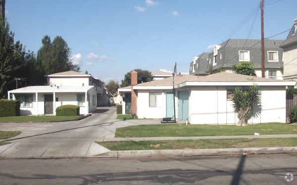 Building Photo - 8121-8135 4th St.