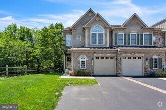 Building Photo - 361 Village Way