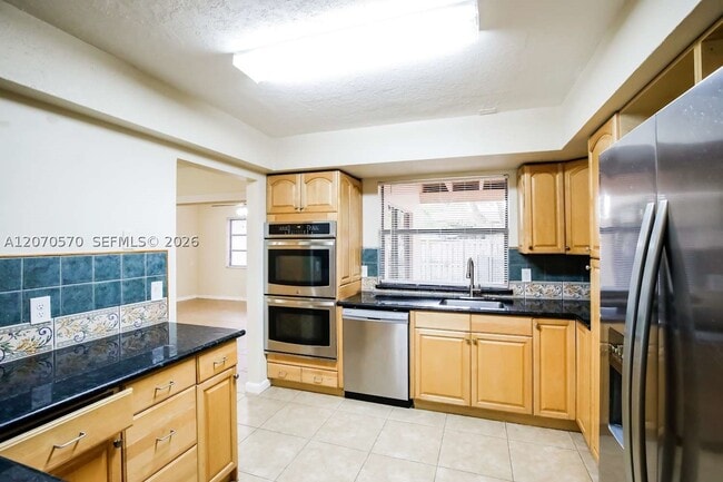 Building Photo - 5313 SW 118th Ave
