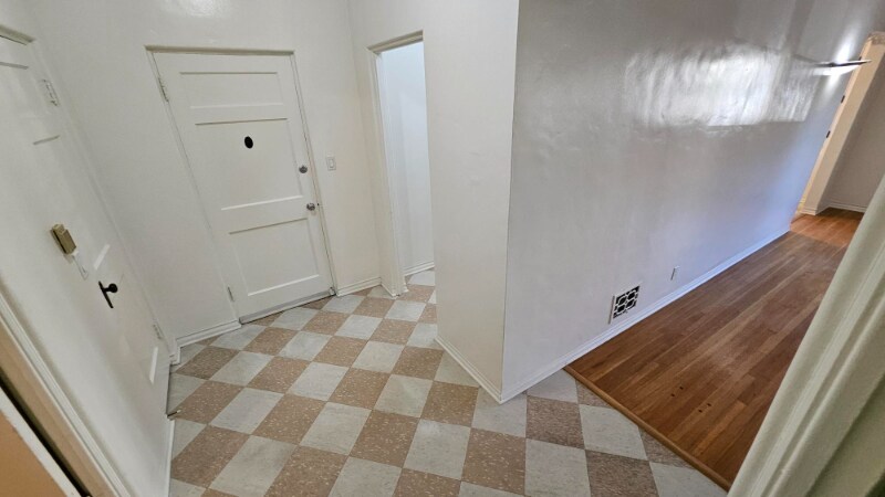 Building Photo - 355 Cochran Ave