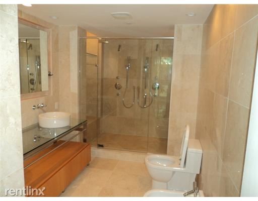 Building Photo - 2 br, 2 bath Condo - 6000 Collins Ave Impr...