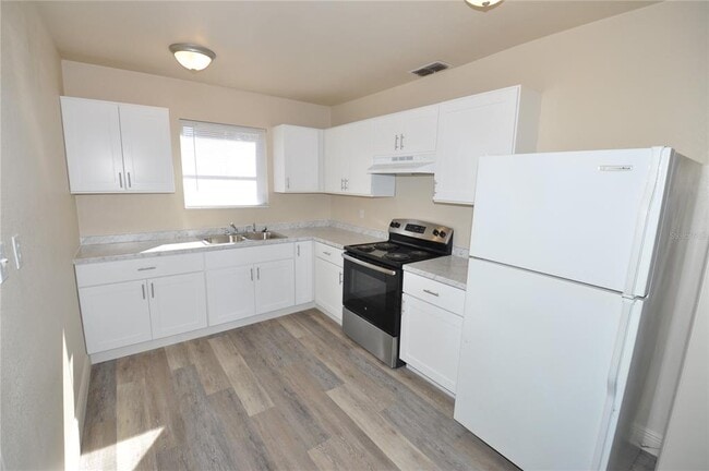 Building Photo - 1445 E Stuart St