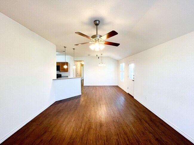 Building Photo - 1519 Justin Lp