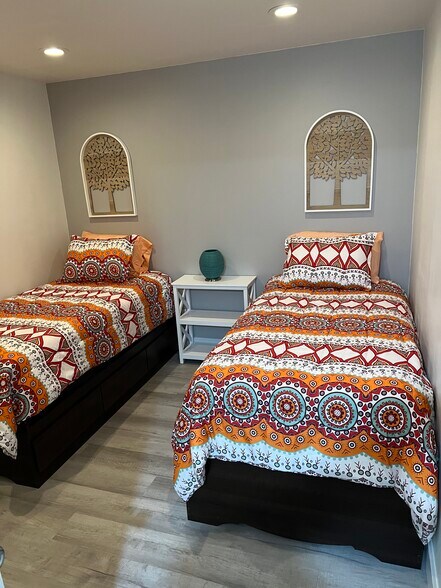 Building Photo - 1143 E Sandpiper Dr