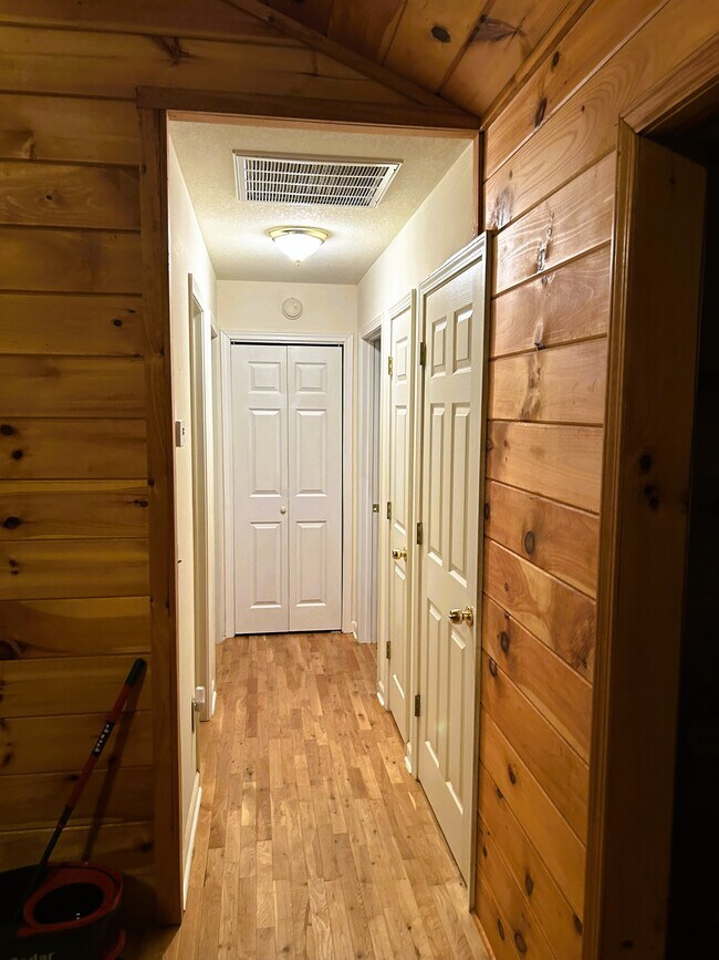 Building Photo - 233 Wildwind Ln