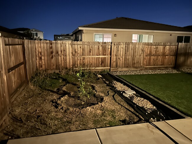 Building Photo - 2067 Greenbriar Dr