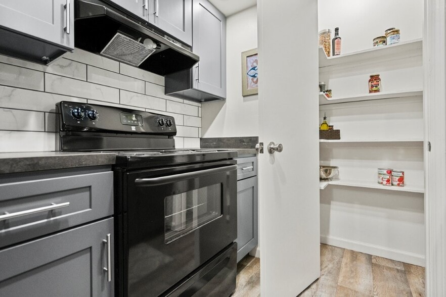 Building Photo - Canterbury Green