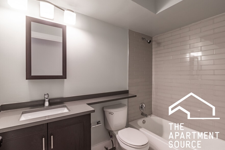 Building Photo - 1437 N Dearborn St