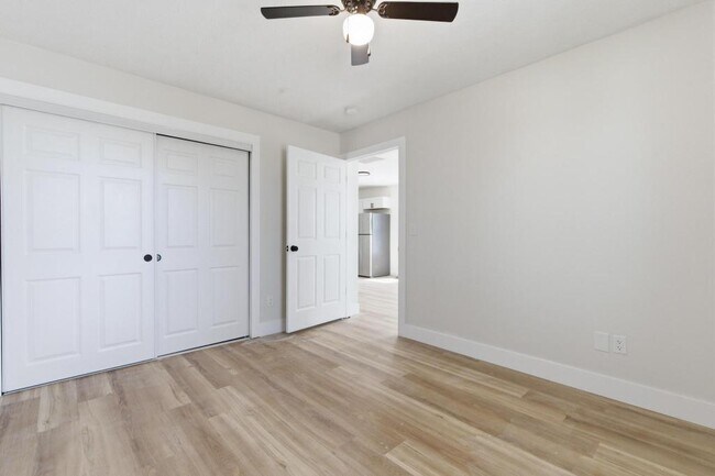 Building Photo - 144 N Quentin Ave