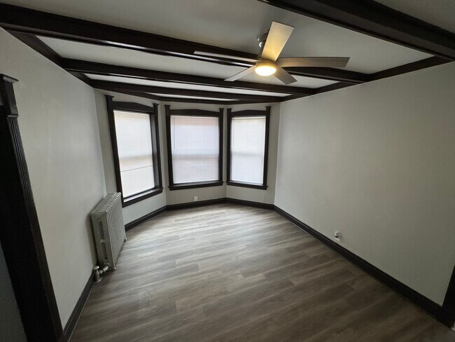 Building Photo - 6362 S Greenwood Ave