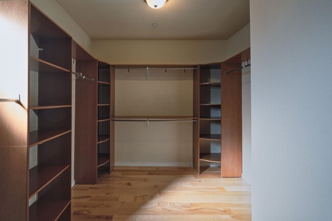 Building Photo - 1410 Encino Ave