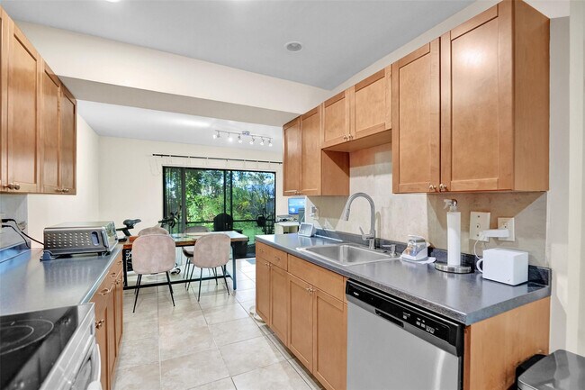 Building Photo - 9851 Riverside Dr