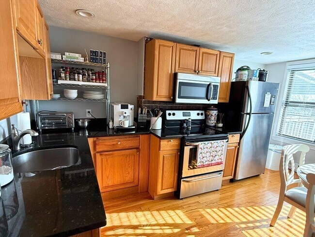 Building Photo - 265 Lexington St