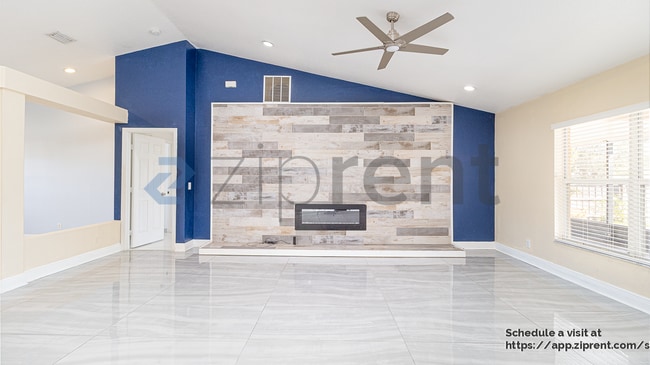 Building Photo - 714 SW Sardinia Ave