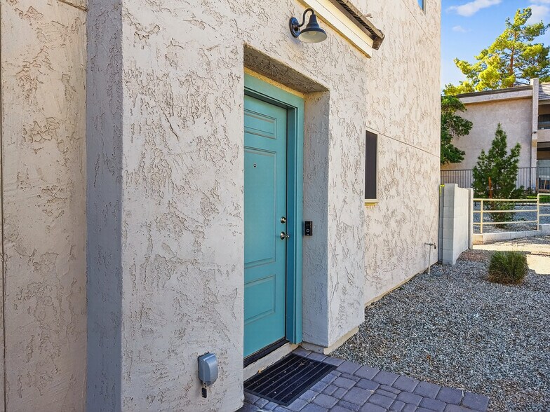 Building Photo - 8460 N 22nd Dr