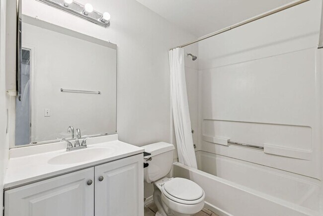 Building Photo - Spacious and Affordable 2/2 Condo In Lancelot at Winter Park