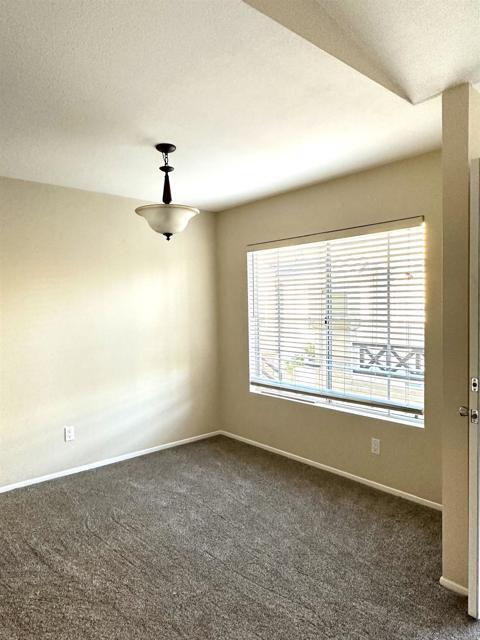 Building Photo - 2047 Lakeridge Cir