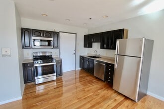 Building Photo - 327 Main St