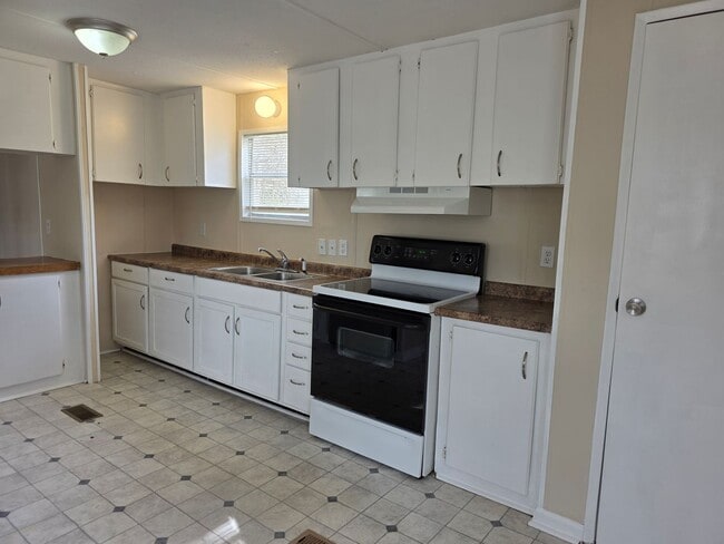 Building Photo - 1133 Pickett Rd