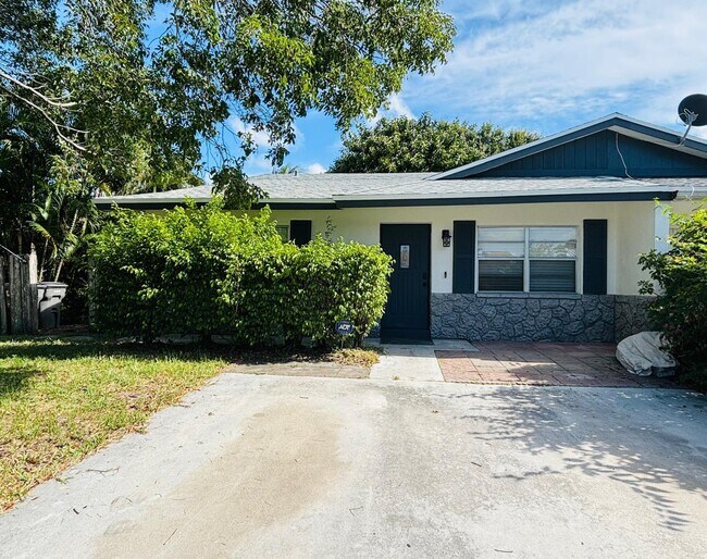 Primary Photo - 3882 Kenas St