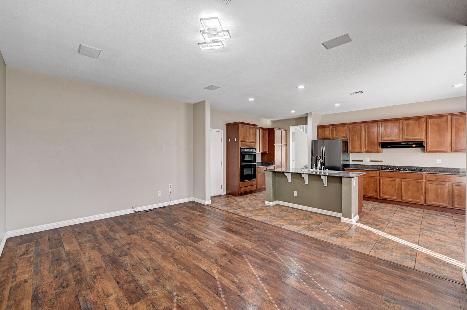 Building Photo - 8125 Chestnut Hollow Ave