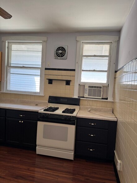 Building Photo - 4741 N Kilbourn Ave