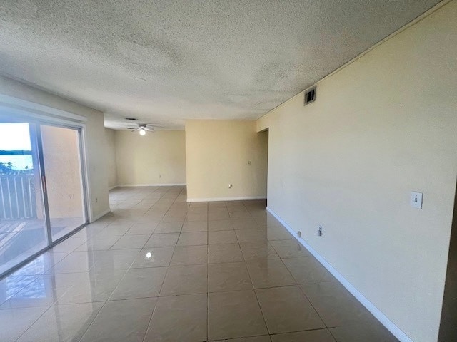 Building Photo - 4002 Versailles Dr