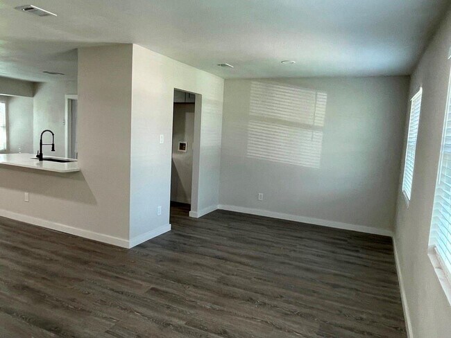 Building Photo - 9605 Newfoundland Cir