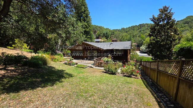 Building Photo - 5 Oak Forest Rd