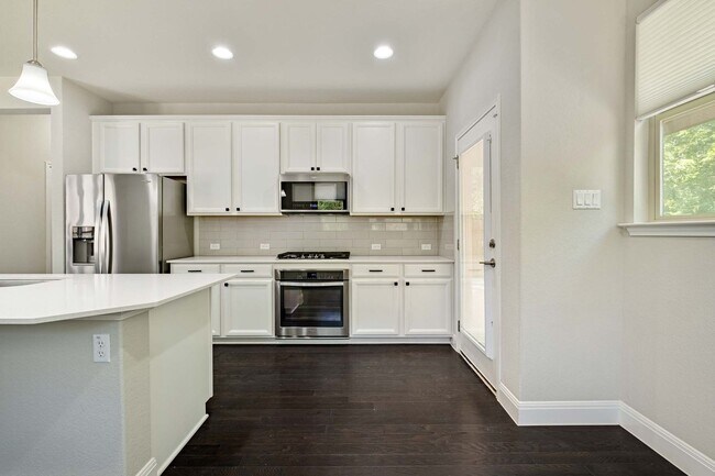 Building Photo - Fantastic 3 Bedroom, 2.5 Bath, 2-Story Hom...