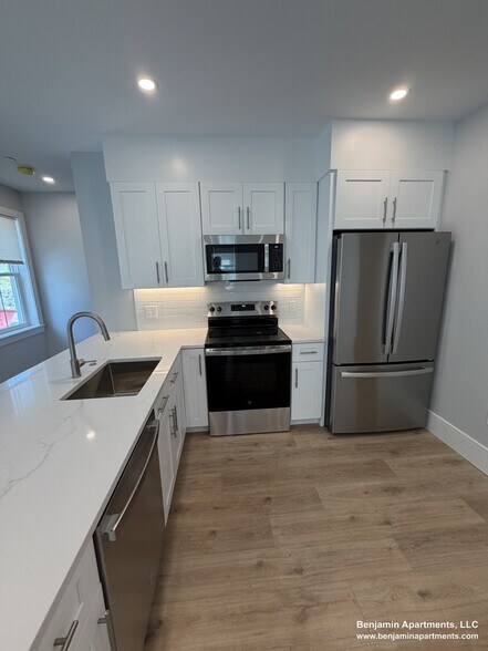 Building Photo - 124 Kenrick St