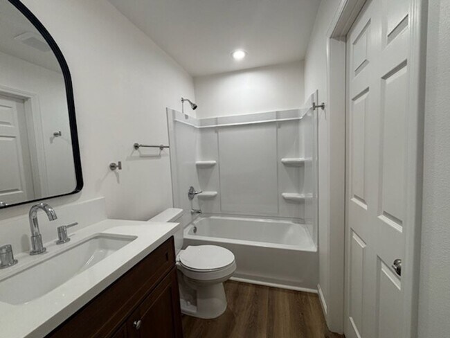 Building Photo - 942 W El Morado Ct