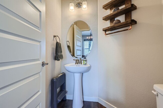 Building Photo - Modern 2 BDR Townhome in Broomfield