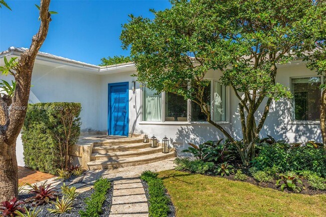 Building Photo - 6145 La Gorce Dr
