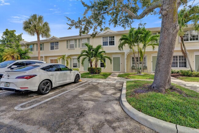 Building Photo - 9913 NW 57th Manor