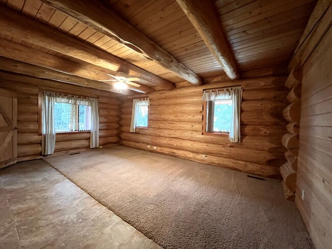 Building Photo - Enchanting Log Home for Lease