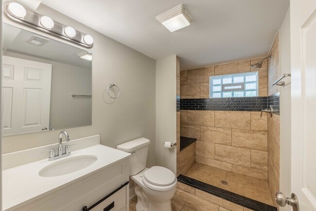 Building Photo - 6835 S Komensky Ave