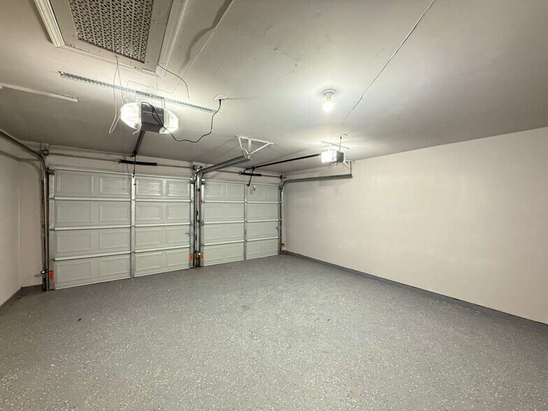 Building Photo - 13535 Coleridge St