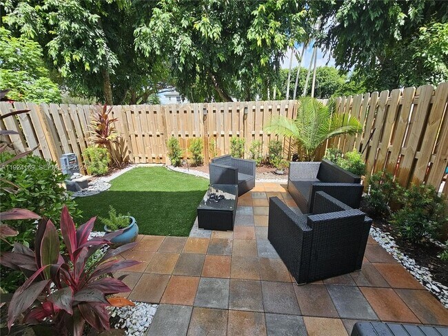 Building Photo - 2637 SE 17th St