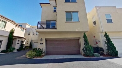 Building Photo - 574 S Motif St