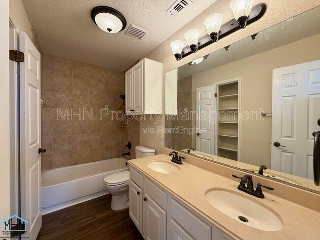 Building Photo - 1307 Adobe Run