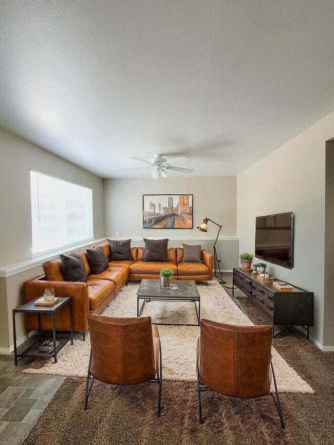 Primary Photo - Cozy 2-Bedroom Upper-Level Home in Brookwo...