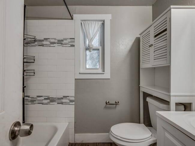 Building Photo - 1238 Iowa St